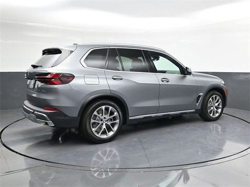 New 2026 BMW X5 xDrive50e w/ Climate Comfort Package image 4