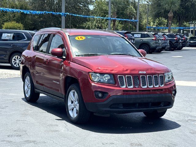 Used 2014 Jeep Compass Latitude FWD image 2