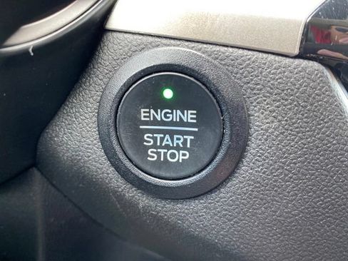 Used 2022 Ford Escape SE w/ SE Sport Appearance Package AWD/4WD image 9