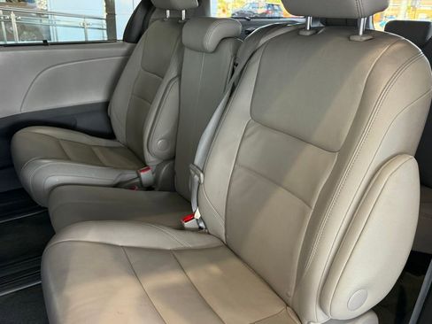 Used 2015 Toyota Sienna XLE w/ XLE Navigation Package image 33