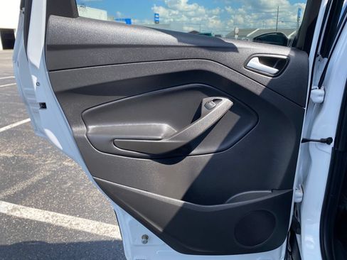Used 2019 Ford Escape SE FWD image 16