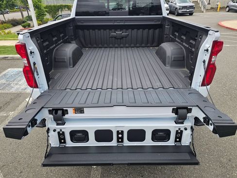 New 2026 Chevrolet Silverado 1500 High Country AWD/4WD image 13