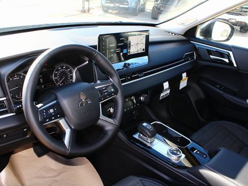 New 2026 Mitsubishi Outlander Trail Edition image 2