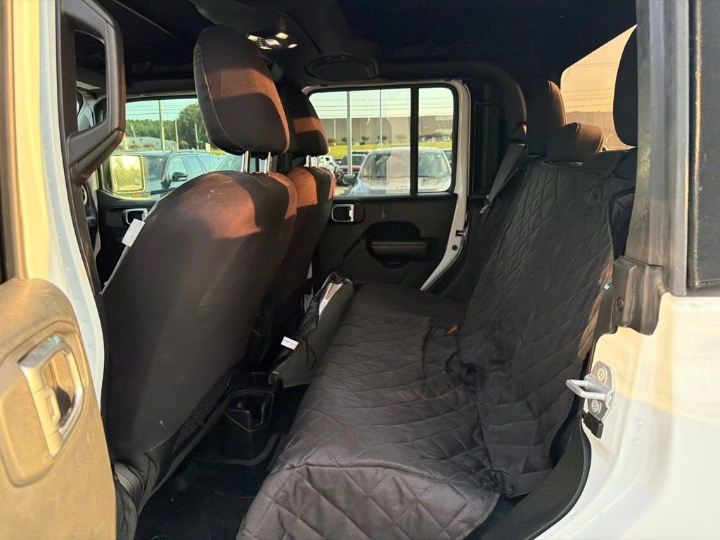 Used 2020 Jeep Gladiator Rubicon w/ Cold Weather Group AWD/4WD image 14
