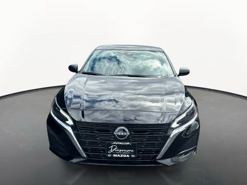 Used 2024 Nissan Altima 2.5 SV FWD image 8