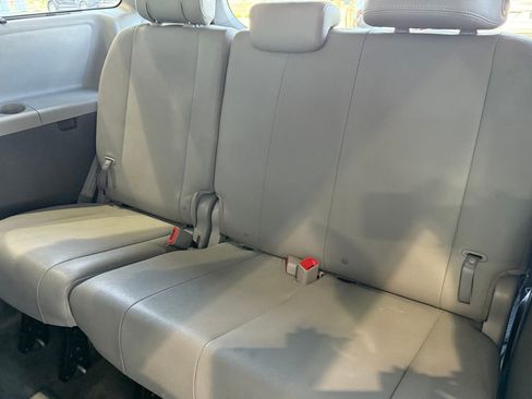 Used 2015 Toyota Sienna XLE w/ XLE Navigation Package image 34