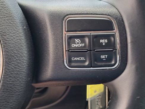 Used 2013 Jeep Grand Cherokee Laredo w/ Laredo E Group AWD/4WD image 18
