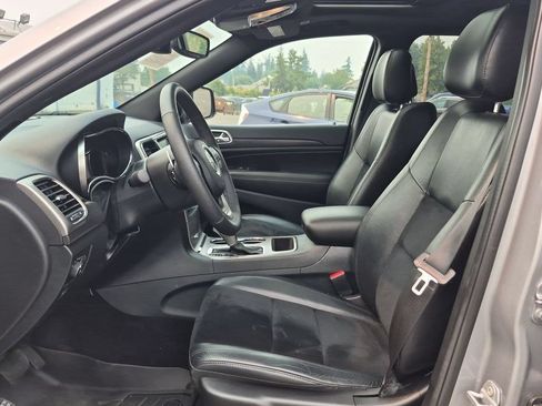 Used 2017 Jeep Grand Cherokee Altitude AWD/4WD image 12