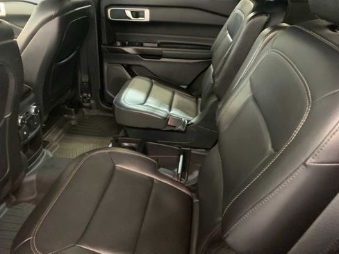 Used 2020 Ford Explorer XLT w/ Equipment Group 202A image 5