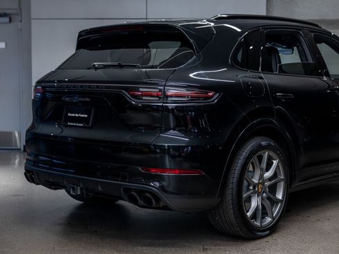 Certified 2023 Porsche Cayenne Turbo AWD/4WD image 26