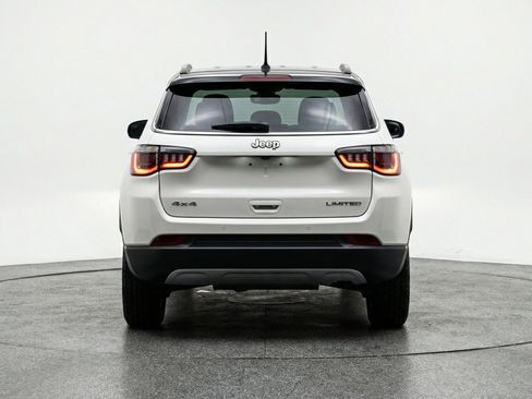 Used 2025 Jeep Compass Trailhawk image 7