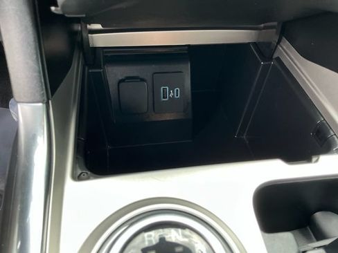 Used 2021 Ford Explorer XLT w/ Equipment Group 202A AWD/4WD image 23
