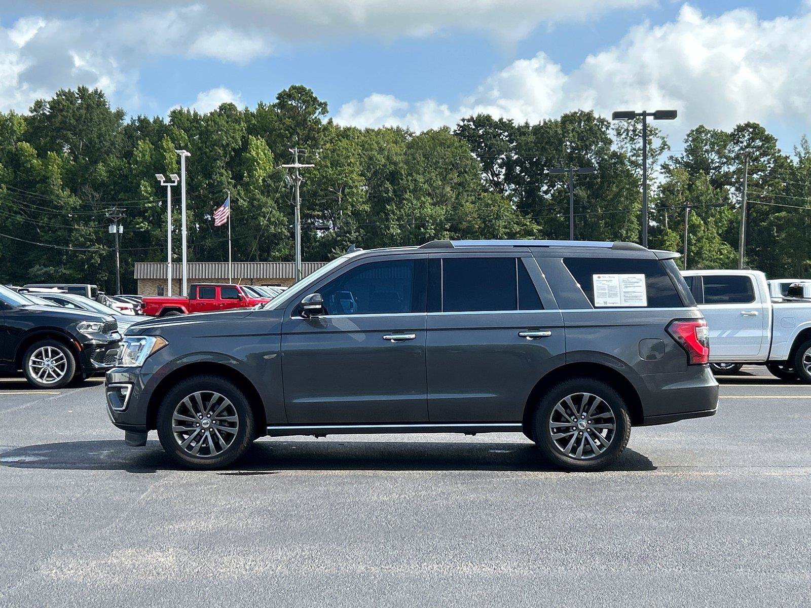 Used 2019 Ford Expedition Limited w/ Equipment Group 301A RWD image 2