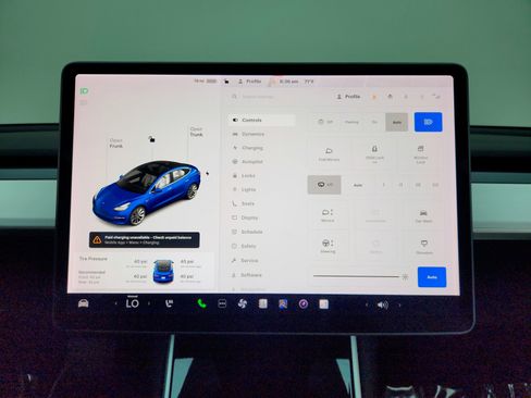 Used 2020 Tesla Model 3 Standard Range image 18