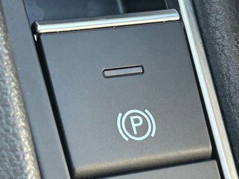 Used 2025 Volkswagen Jetta SE w/ Sunroof Package image 51