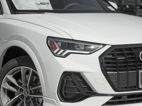 Used 2025 Audi Q3 2.0T Premium w/ Convenience Package image 3