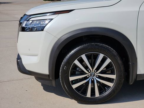 Used 2024 Nissan Pathfinder Platinum FWD image 8