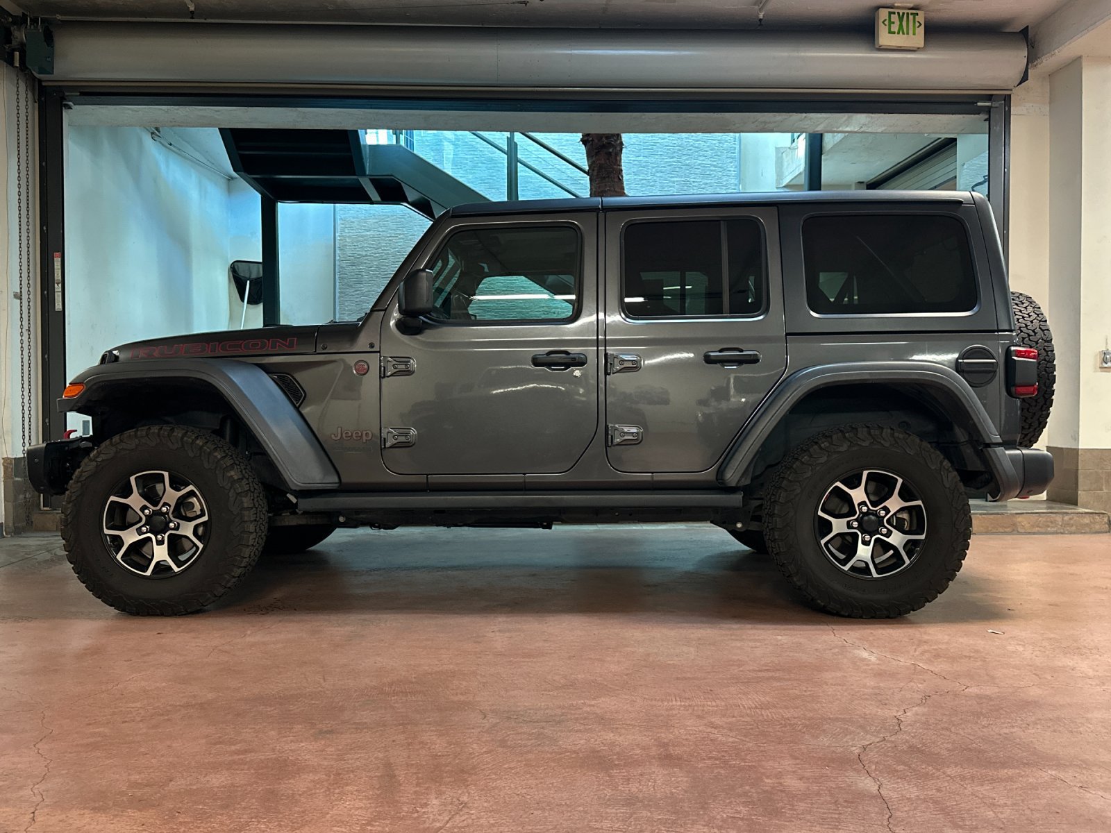 Used 2018 Jeep Wrangler Unlimited Rubicon AWD/4WD image 2