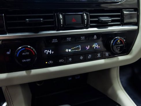 Used 2024 Nissan Pathfinder SL image 18