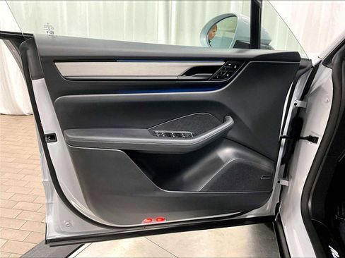 Used 2025 Porsche Macan Electric image 24