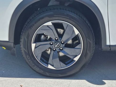 Used 2024 Nissan Rogue SV FWD image 23