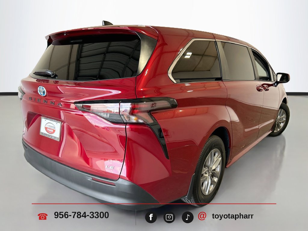 Used 2025 Toyota Sienna LE FWD image 6