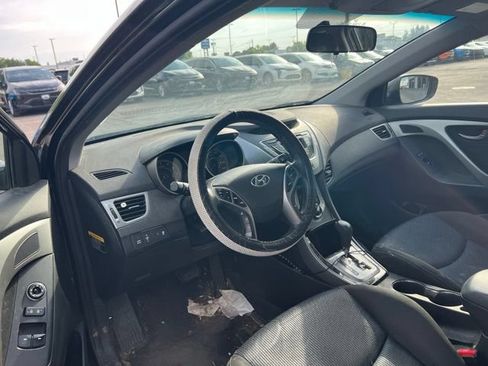 Used 2013 Hyundai Elantra FWD image 2