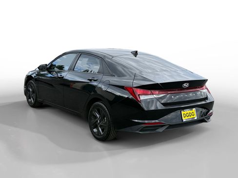 Used 2022 Hyundai Elantra SEL w/ Convenience Package image 3