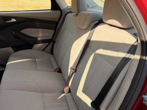 Used 2015 Ford Focus SE w/ SE Sport Package image 20