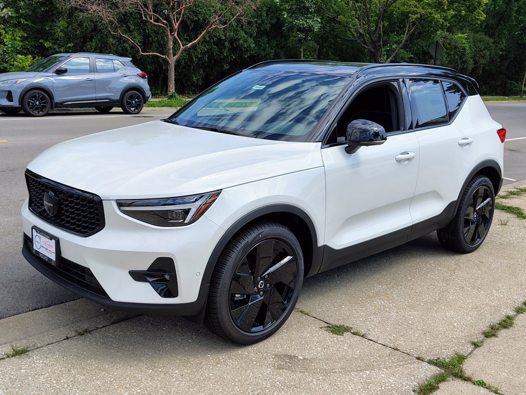 New 2026 Volvo XC40 B5 Ultra w/ Climate Package AWD/4WD image 6