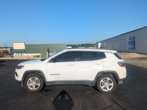 Used 2024 Jeep Compass Latitude AWD/4WD image 8