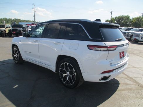 Used 2023 Jeep Grand Cherokee Summit image 8