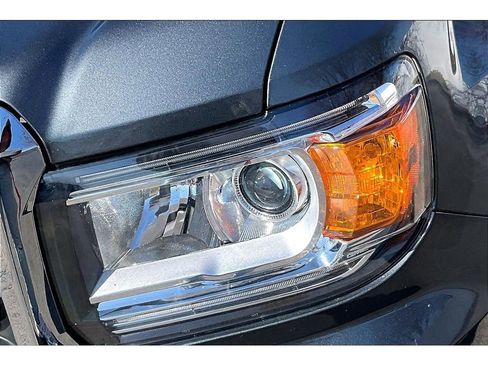 Used 2016 GMC Canyon SLT image 32