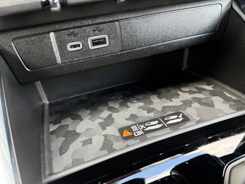 Used 2023 GMC Canyon AT4 w/ AT4 Premium Package image 11