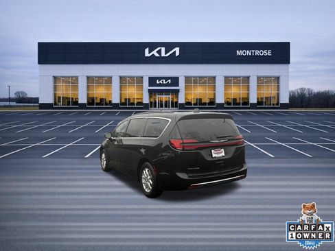 Used 2022 Chrysler Pacifica Touring-L FWD image 8