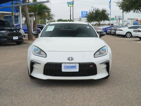 Used 2023 Toyota GR86 Premium image 2