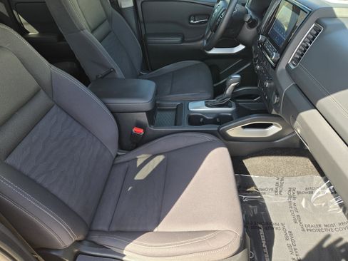 Used 2022 Nissan Frontier SV w/ Technology Package image 12