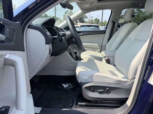 Used 2023 Volkswagen Tiguan SE w/ Panoramic Sunroof Package AWD/4WD image 8