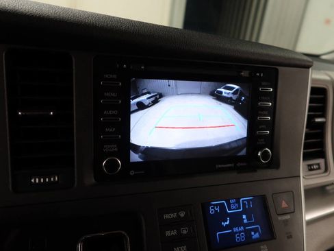Used 2020 Toyota Sienna LE FWD image 25