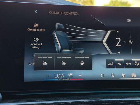 Certified 2024 BMW 760i xDrive image 23