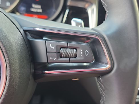 Used 2025 Porsche Macan AWD/4WD image 21