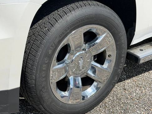Used 2017 Chevrolet Suburban LT w/ LT Signature Package AWD/4WD image 9