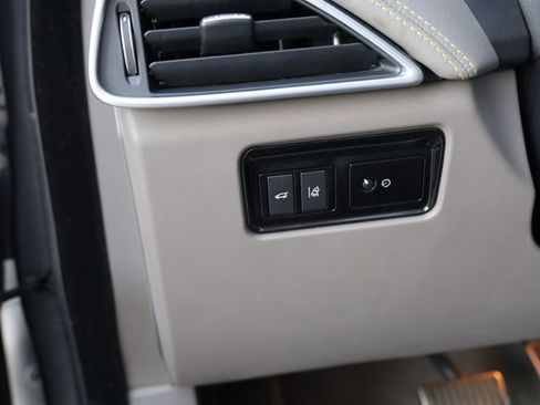 Used 2018 Jaguar F-PACE R-Sport image 24