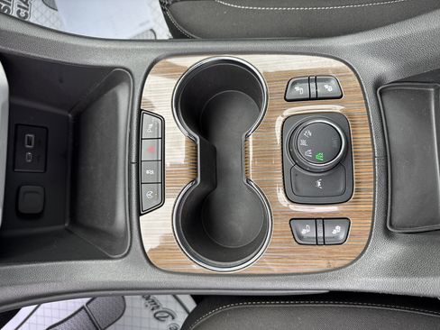 Certified 2023 GMC Acadia SLE w/ Driver Convenience Package image 19