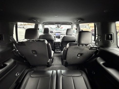 Used 2025 Jeep Grand Cherokee L Limited w/ Black Appearance Package image 7