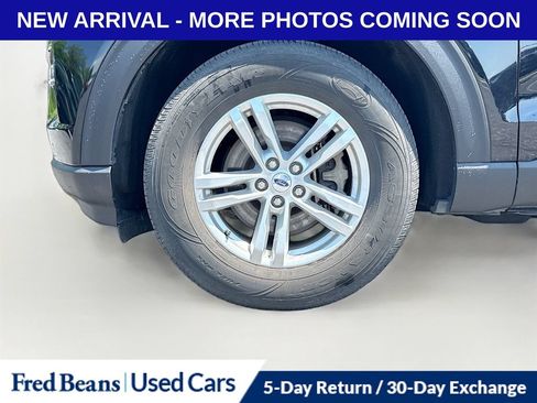 Used 2023 Ford Explorer XLT w/ Equipment Group 202A AWD/4WD image 12