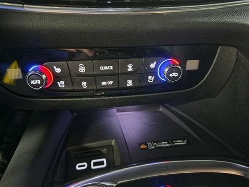 Used 2022 Buick Enclave Premium AWD/4WD image 24