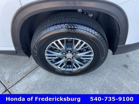 Used 2025 Chevrolet Traverse LT w/ Enhanced Driving Package FWD image 11