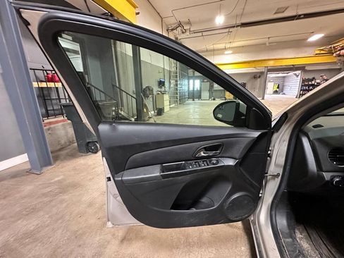Used 2012 Chevrolet Cruze LT FWD image 19
