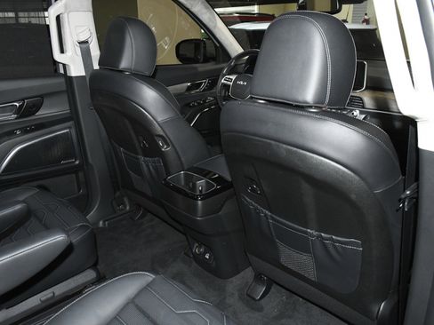 Used 2022 Kia Telluride SX w/ SX Prestige Package image 16